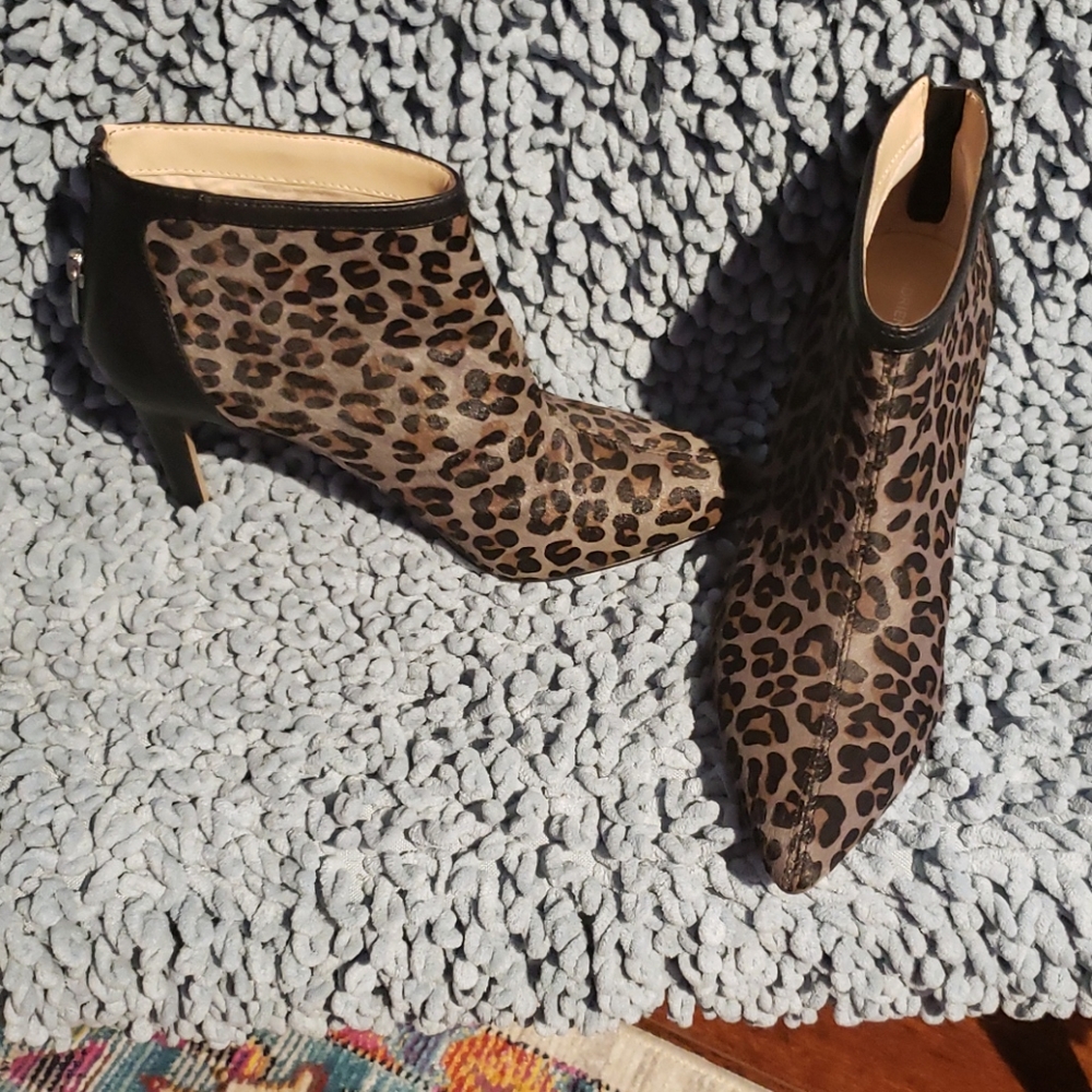 🎉🎊PRISTINE CONDITION - Leopard print ankle boots Sz.9M